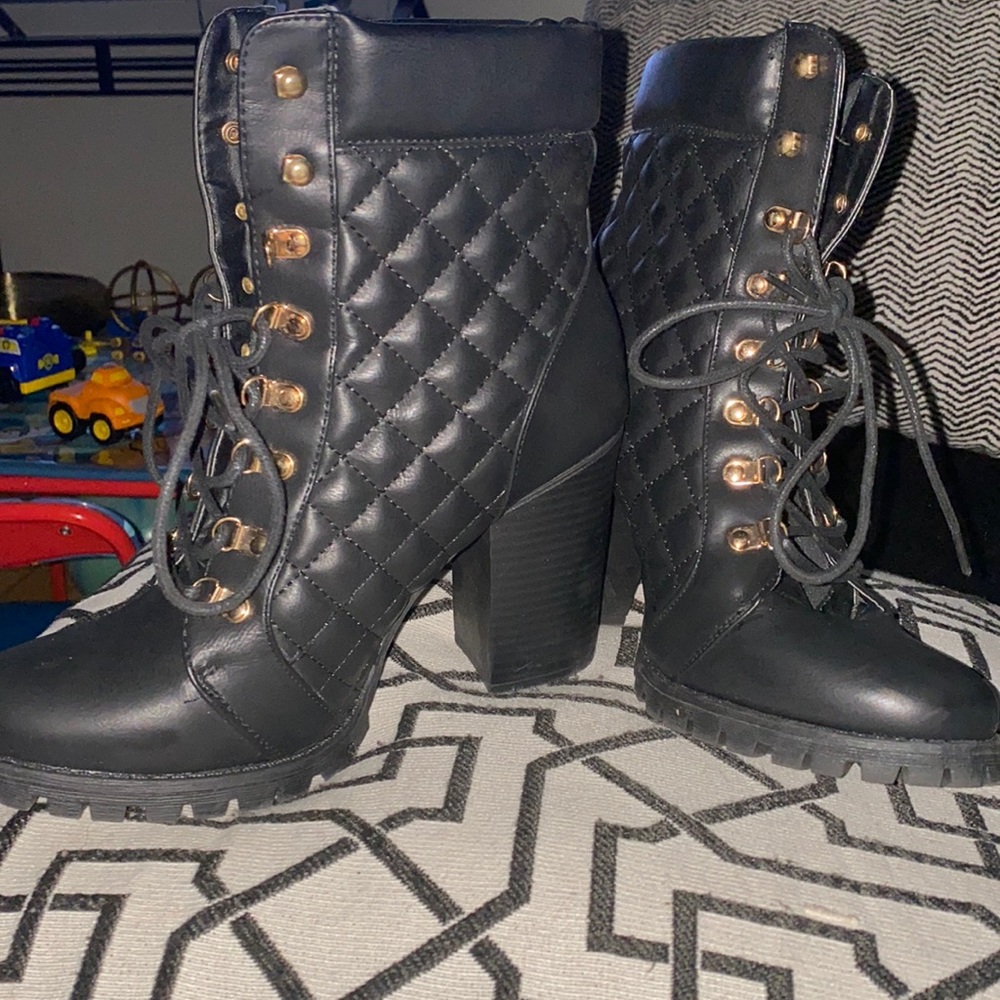 Must Have Trendy Quilted Heeled Combat Boot!